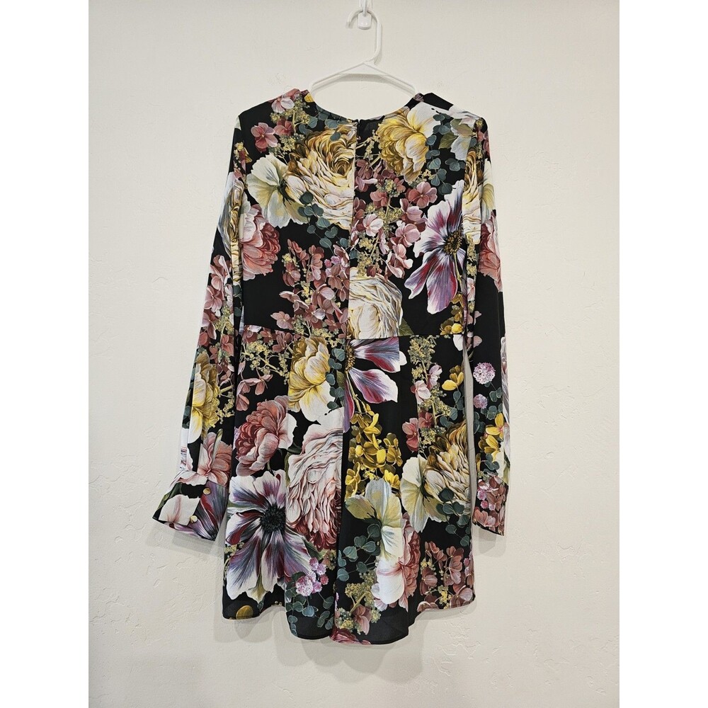 Express Women's Floral V-Neck Long Sleeve Twist Front RomperSize Medium NWT - Picture 4 of 10
